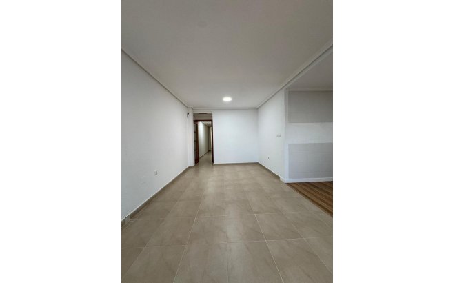 Revente - Appartement -
Torrevieja - Centro