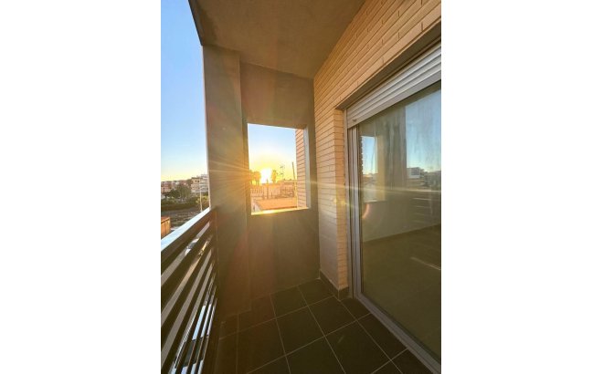 Revente - Appartement -
Torrevieja - Centro