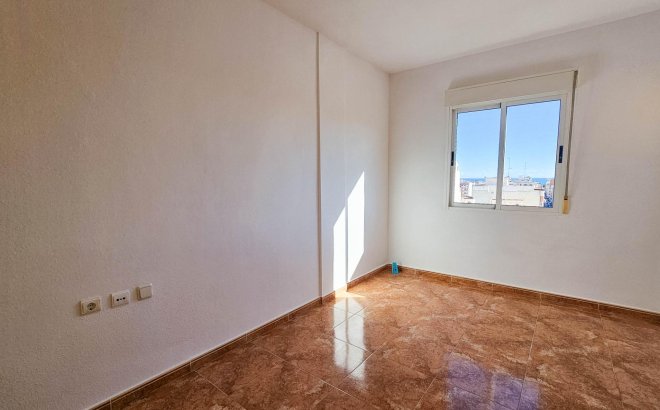 Herverkoop - Appartement -
Torrevieja - Centro