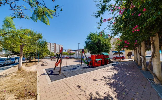 Resale - Town House -
Torrevieja - Nueva Torrevieja