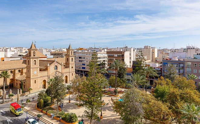 Resale - Town House -
Torrevieja - Nueva Torrevieja