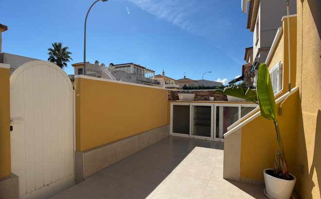 Revente - Villa -
Orihuela Costa - Costa Blanca