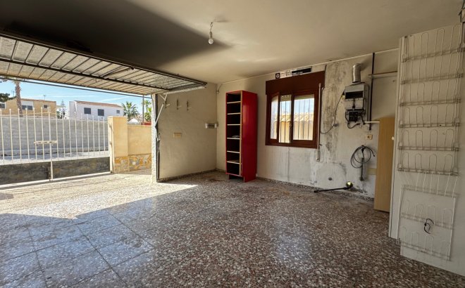 Resale - Terraced house -
Orihuela Costa - Montezenia